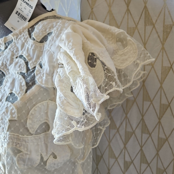 Elegant Cream Lace Top - Picture 3 of 5